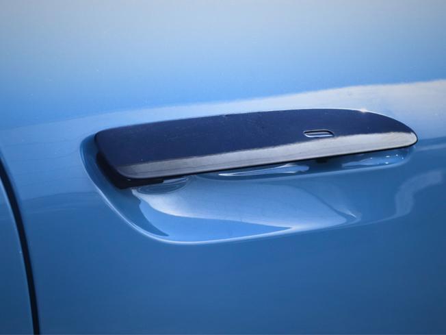 PORSCHE Taycan Photo 11