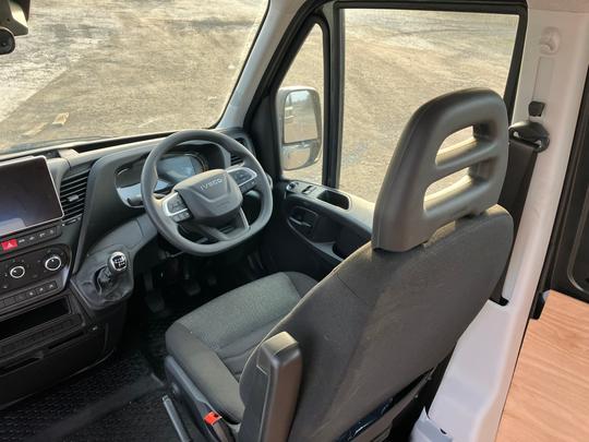 Iveco Daily 35S16V Photo