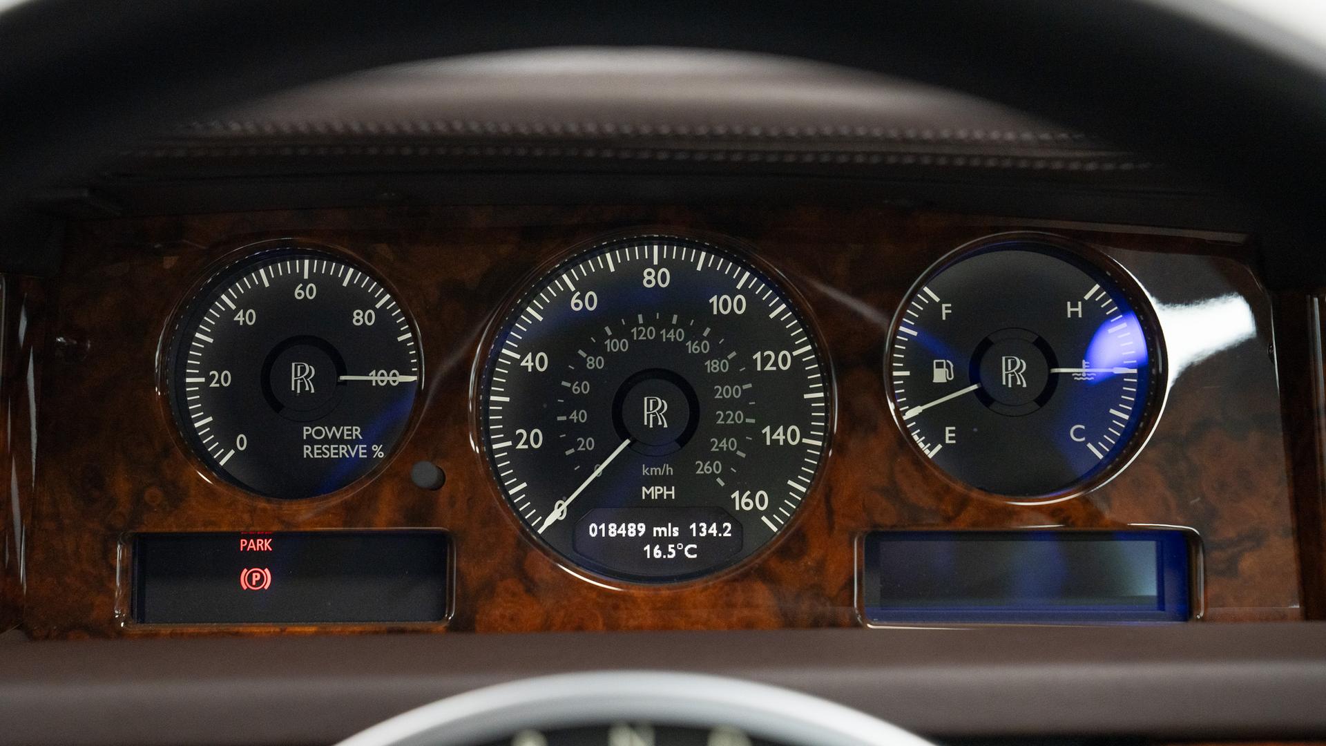 Rolls-Royce Phantom Photo 88c90f43-e210-4067-9bde-28d2cb1f6fad.jpg