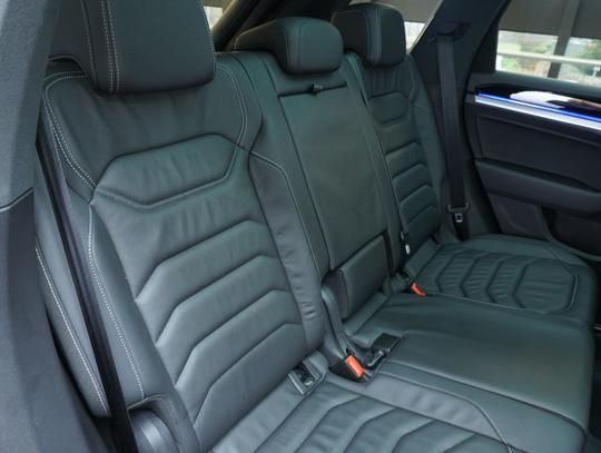 Volkswagen Touareg Photo 88cf7089-af59-42e2-9938-bb94af51d9b6.jpg