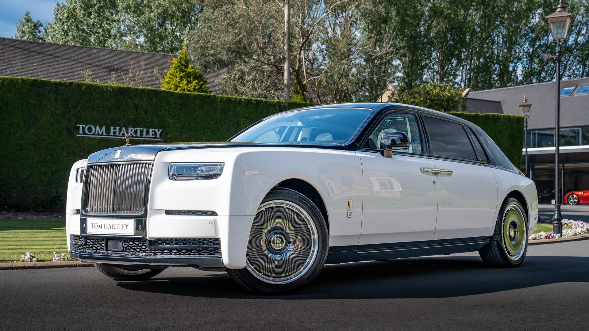 Rolls-Royce Phantom EWB Photo 88d1df1b-1f1b-4bc1-9b77-819baa9cbfc5.jpg