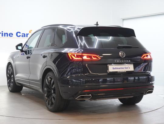 Volkswagen Touareg Photo 88de9aa8-f7c7-4892-a65a-1f20c38b0c3d.jpg
