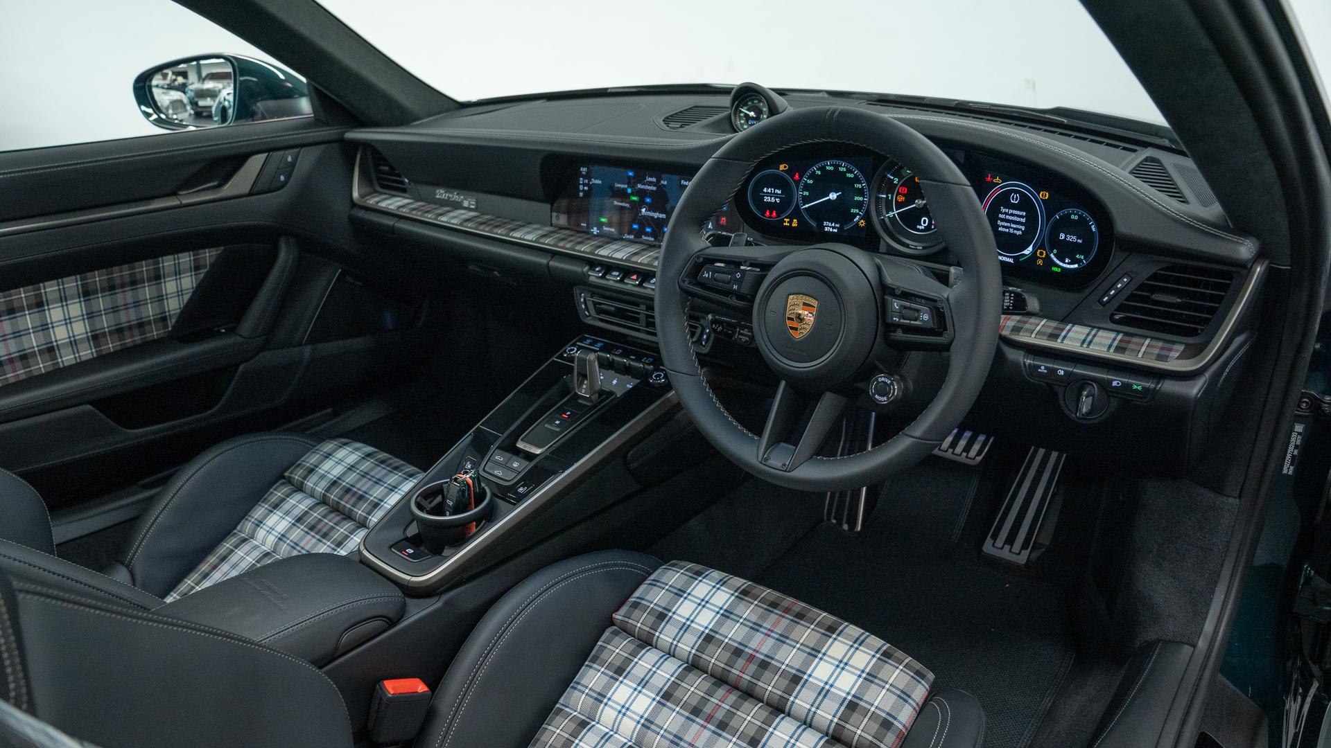 Porsche 911 Turbo S Photo 88ea8de6-2d4a-4693-9c78-14705c9b35df.jpg