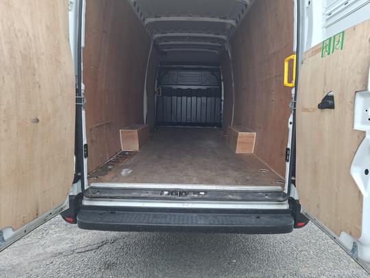 Iveco DAILY LWB AUTO Photo