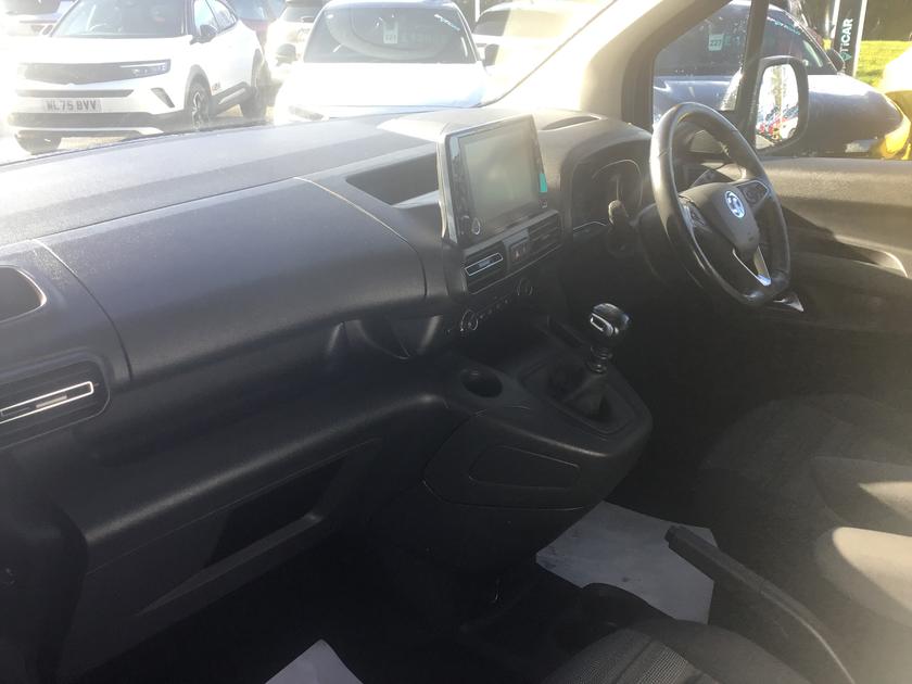 Vauxhall Combo Life Photo 890b182e-6c89-4f40-ba27-e412bffd637d.jpg