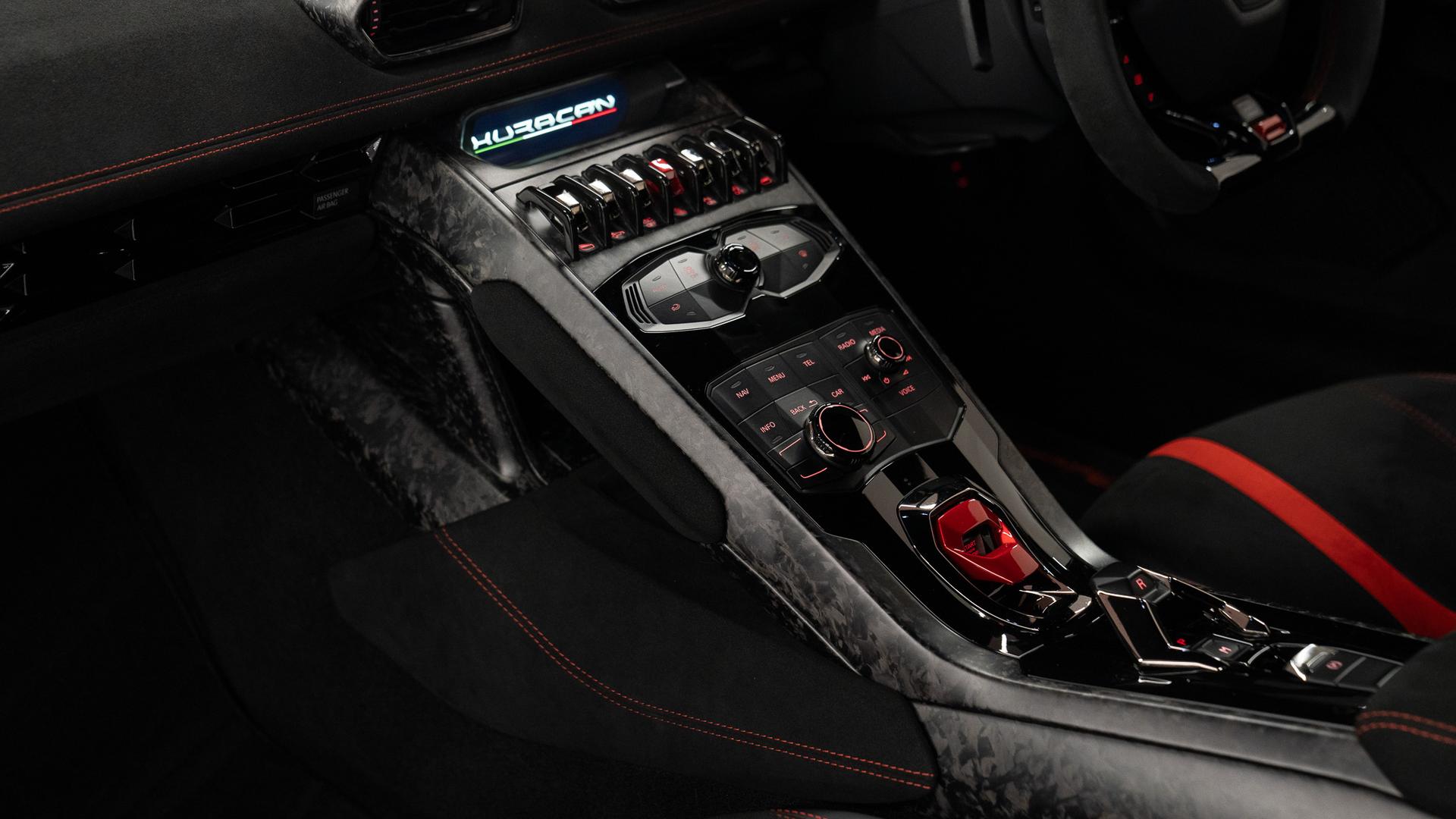 LAMBORGHINI Huracan Photo 890fac7d-551e-4476-843c-1275ae084aab.jpg