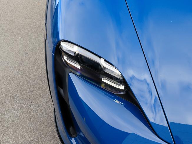 PORSCHE Taycan Photo 10