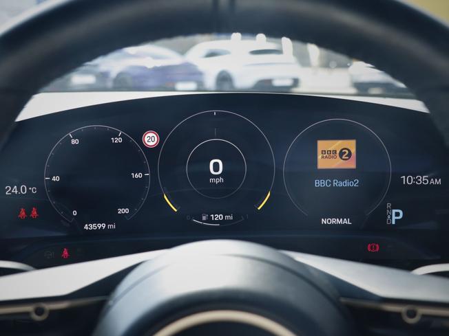 PORSCHE Taycan Photo 14