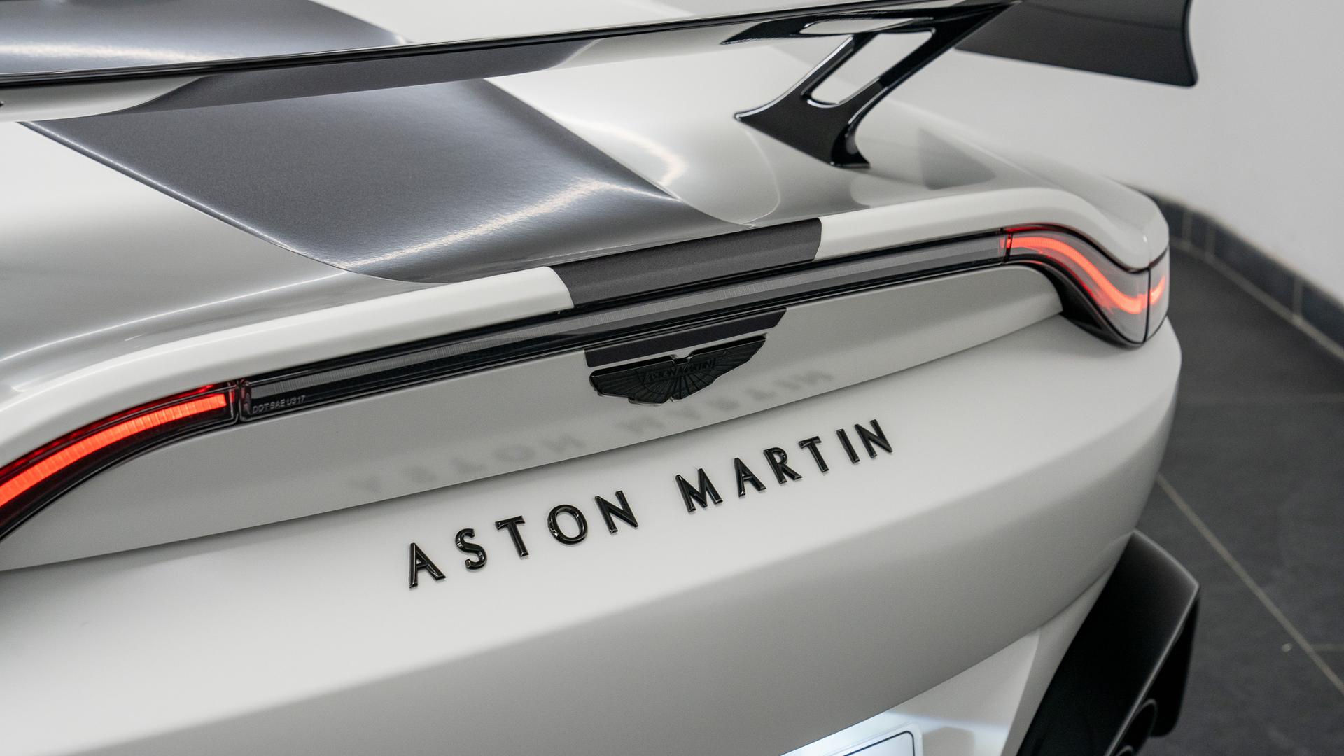 Aston Martin Vantage Photo 895104eb-3790-41dd-a950-12147bc31c55.jpg