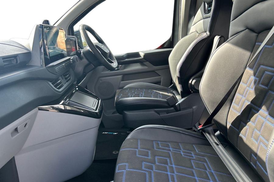 Ford TRANSIT CUSTOM Photo 89517aed-d060-45a3-b1b9-6031d7e25c27.jpg