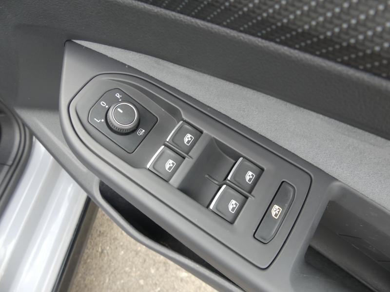 Volkswagen Golf Photo 89644c96-7562-4444-9d77-b6b212e7a590.jpg