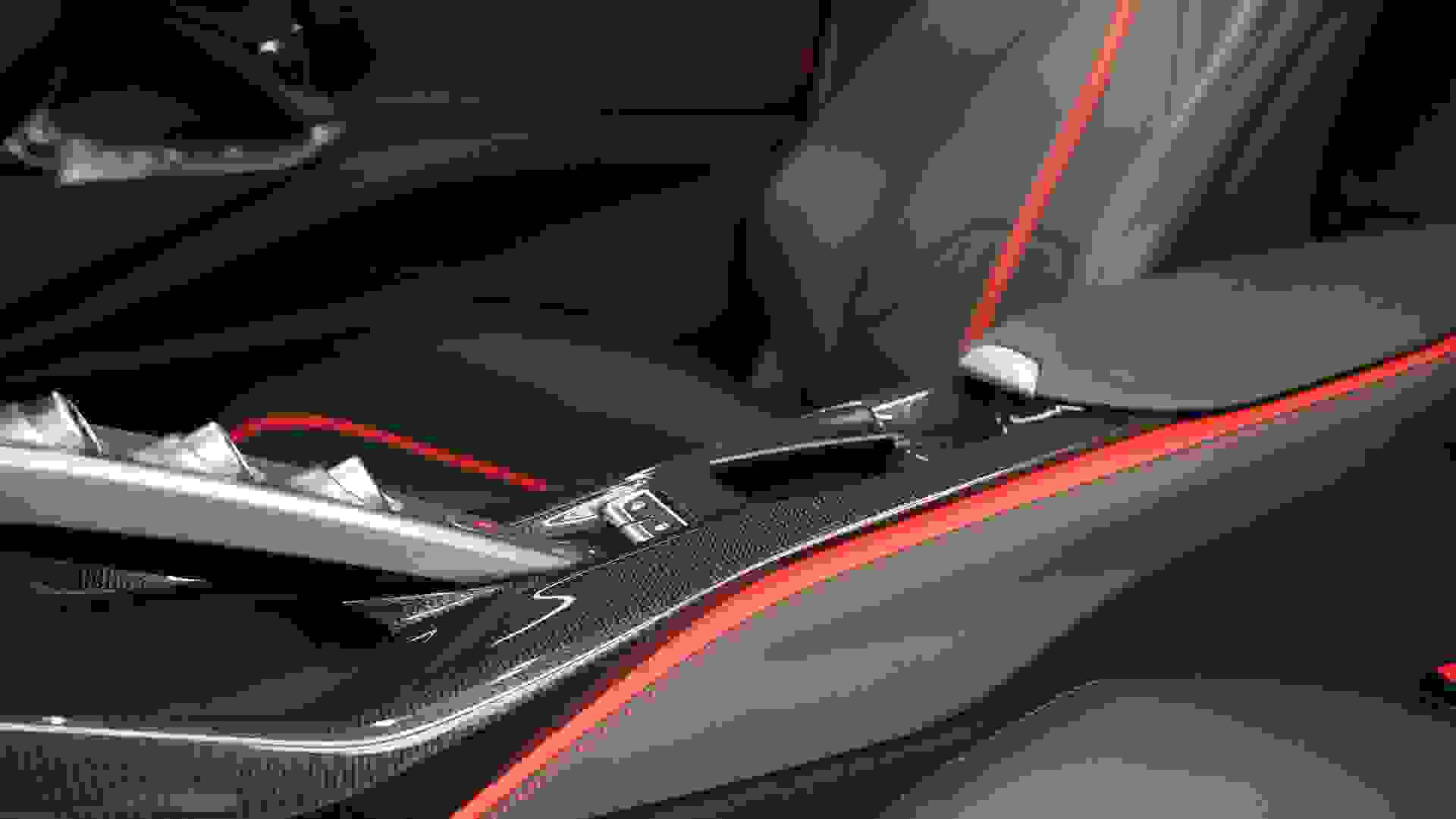 Ferrari 812 Photo 896edf57-6932-4aed-9b07-0968da3c6c1c.jpg