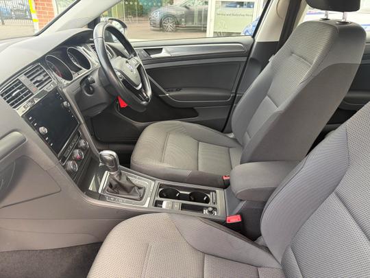 Volkswagen Golf Photo 897058d8-fa5a-4f48-a874-fc227f60c13f.jpg