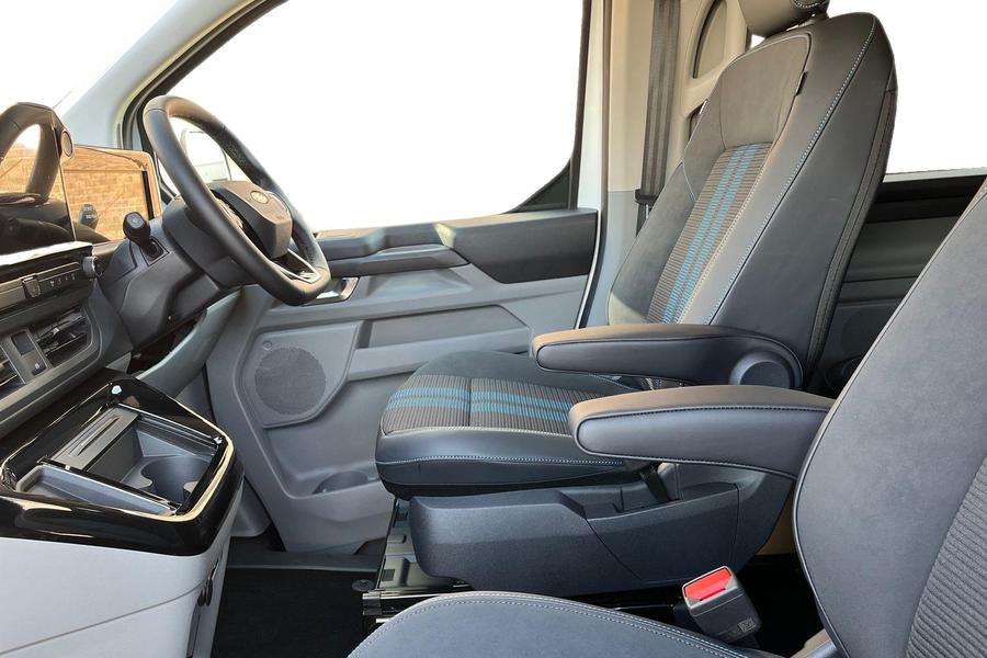 Ford TRANSIT CUSTOM Photo 8978fba5-23a8-4b4b-9a90-45261fe9d8d0.jpg