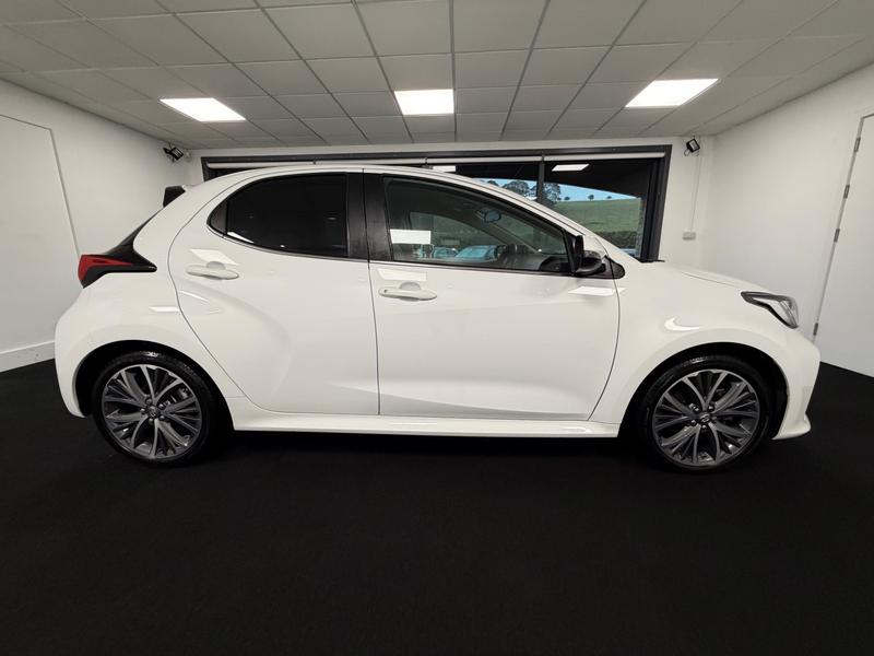 Toyota Yaris Photo 8985f11a-f1ac-49f0-8b27-9ae340945ce5.jpg