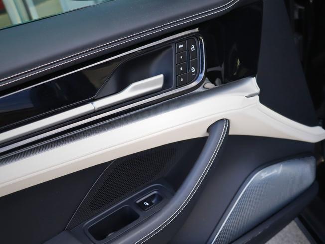 PORSCHE Panamera Photo 31