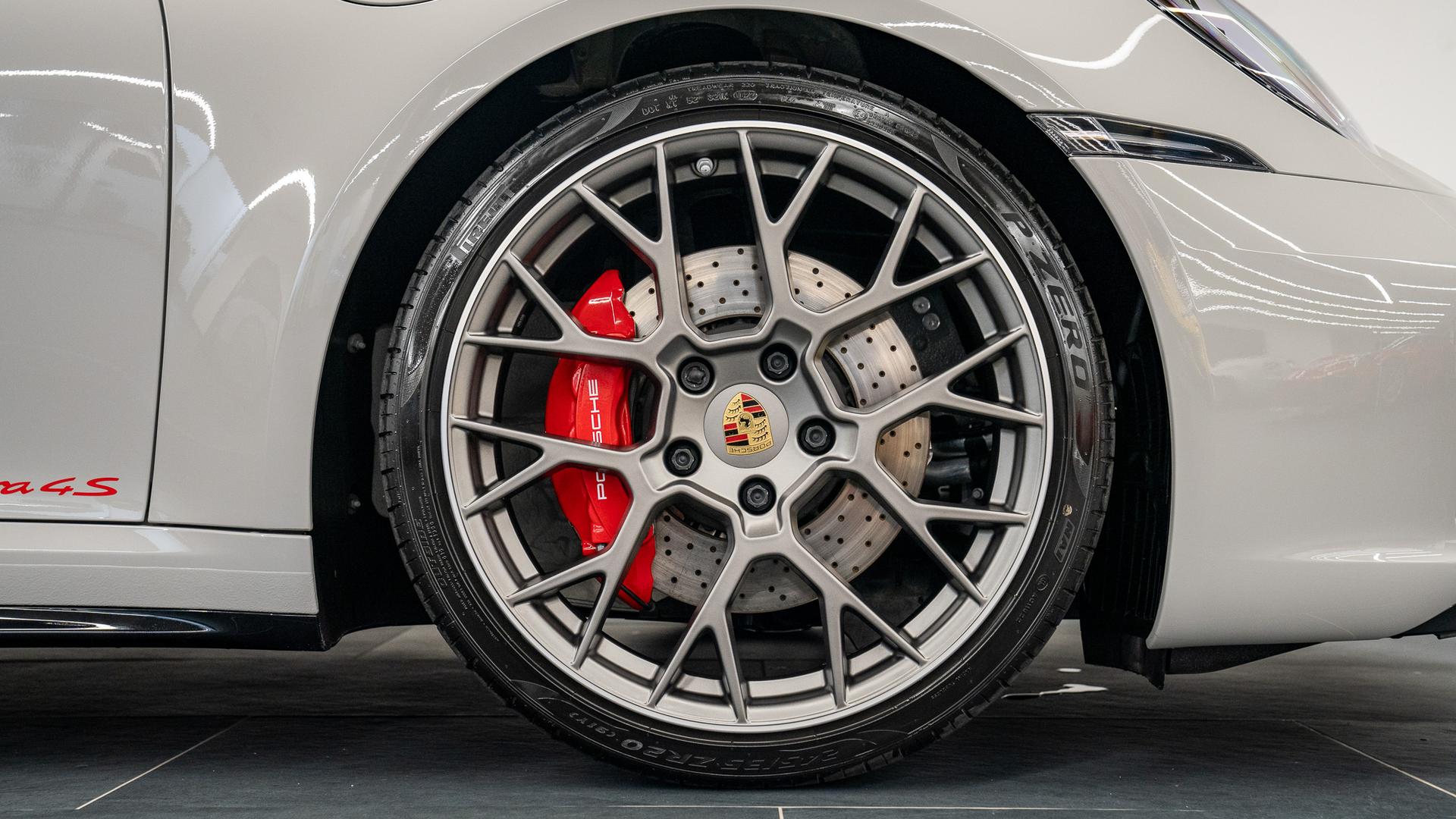 Porsche 911 Photo 89966618-a628-48c4-a73c-9e3d4e1164c0.jpg