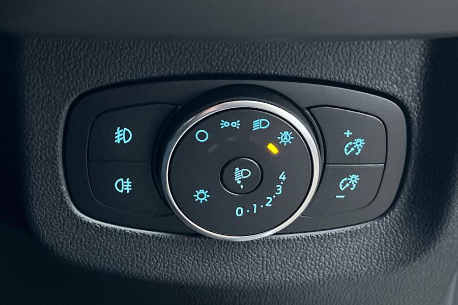 Ford TRANSIT COURIER Photo 89b2249c-5cec-48ed-8e67-15c253e40648.jpg