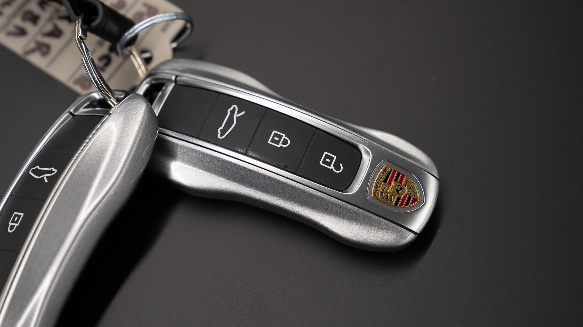 Porsche 911 Photo 89b49365-2df8-4d1b-a020-6063f7fd4f2f.jpg