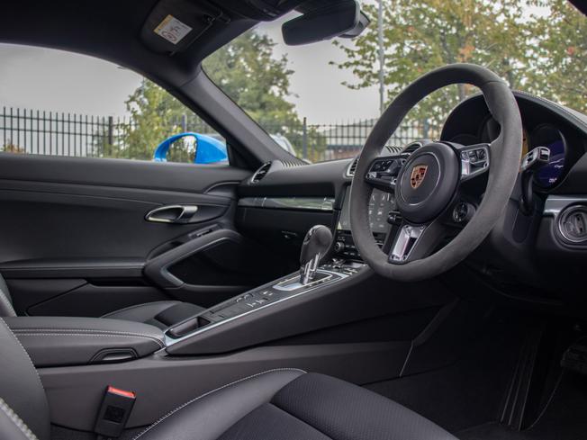 PORSCHE 718 Cayman Photo 9