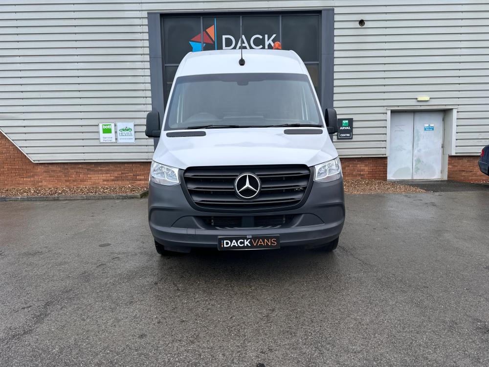 Mercedes-Benz Sprinter Photo 89cde676-b207-489b-819a-368db5786dc4.jpg