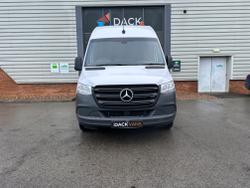 Mercedes-Benz Sprinter Photo 6