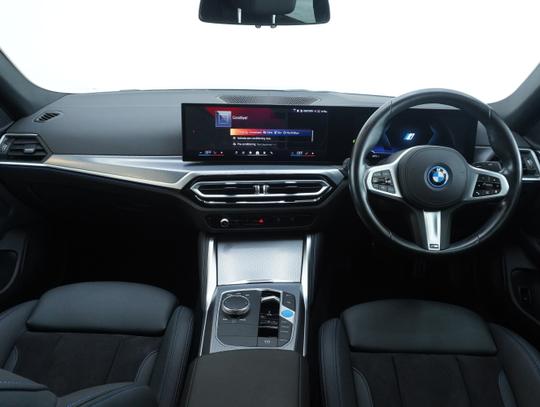 BMW i4 Photo 89de4db3-0505-4bd6-af91-23e0d54b37ec.jpg