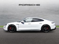 PORSCHE Taycan Photo 4