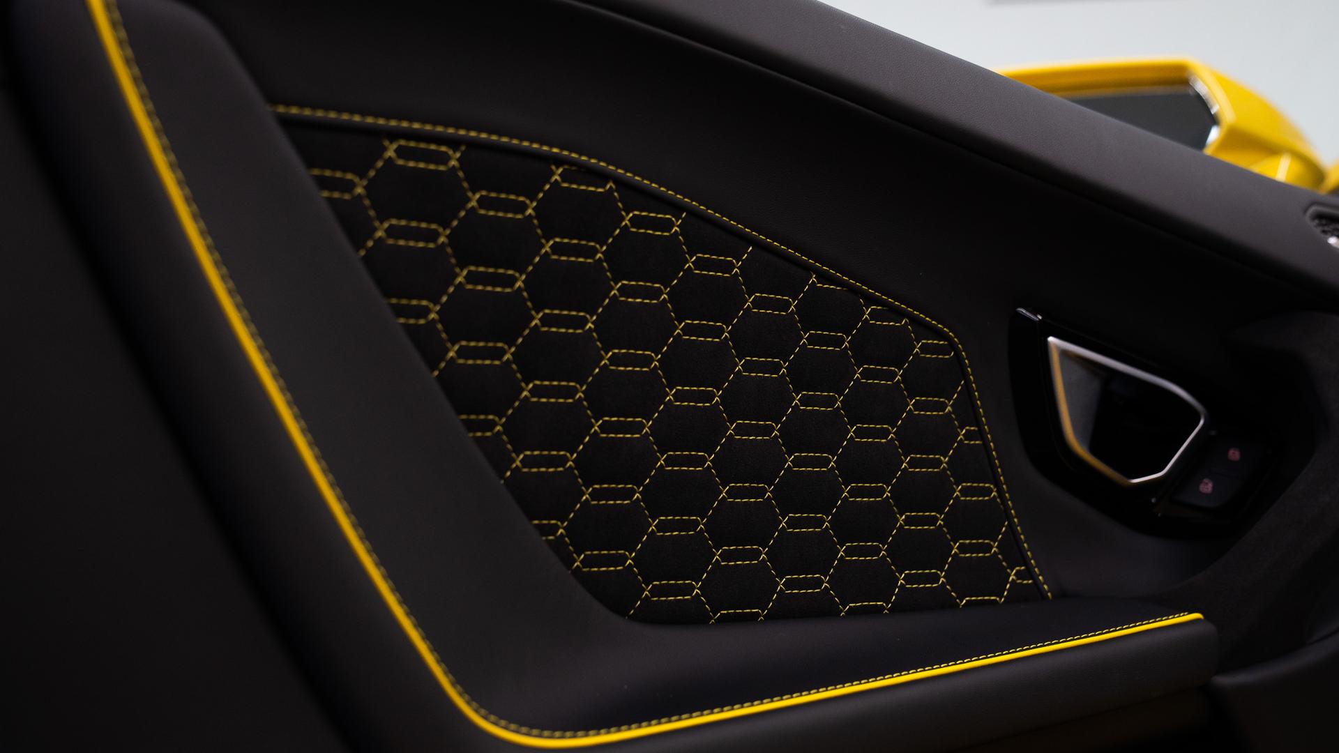 LAMBORGHINI Huracan Photo 89f3ef26-2618-461f-a9a8-af259fbef2f0.jpg
