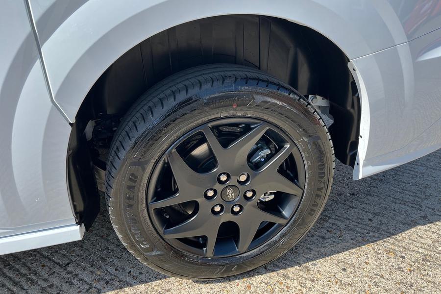 Ford TRANSIT CUSTOM Photo 89f43228-9f7b-4112-989b-5b9e8f57b241.jpg