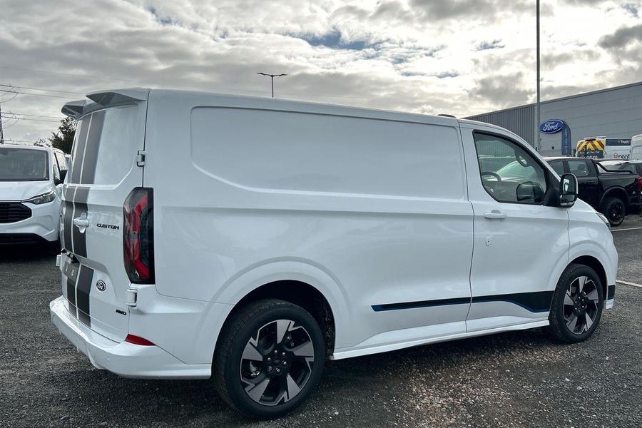 Ford TRANSIT CUSTOM Photo 89f633e8-d49e-4cda-b885-c714fe850556.jpg