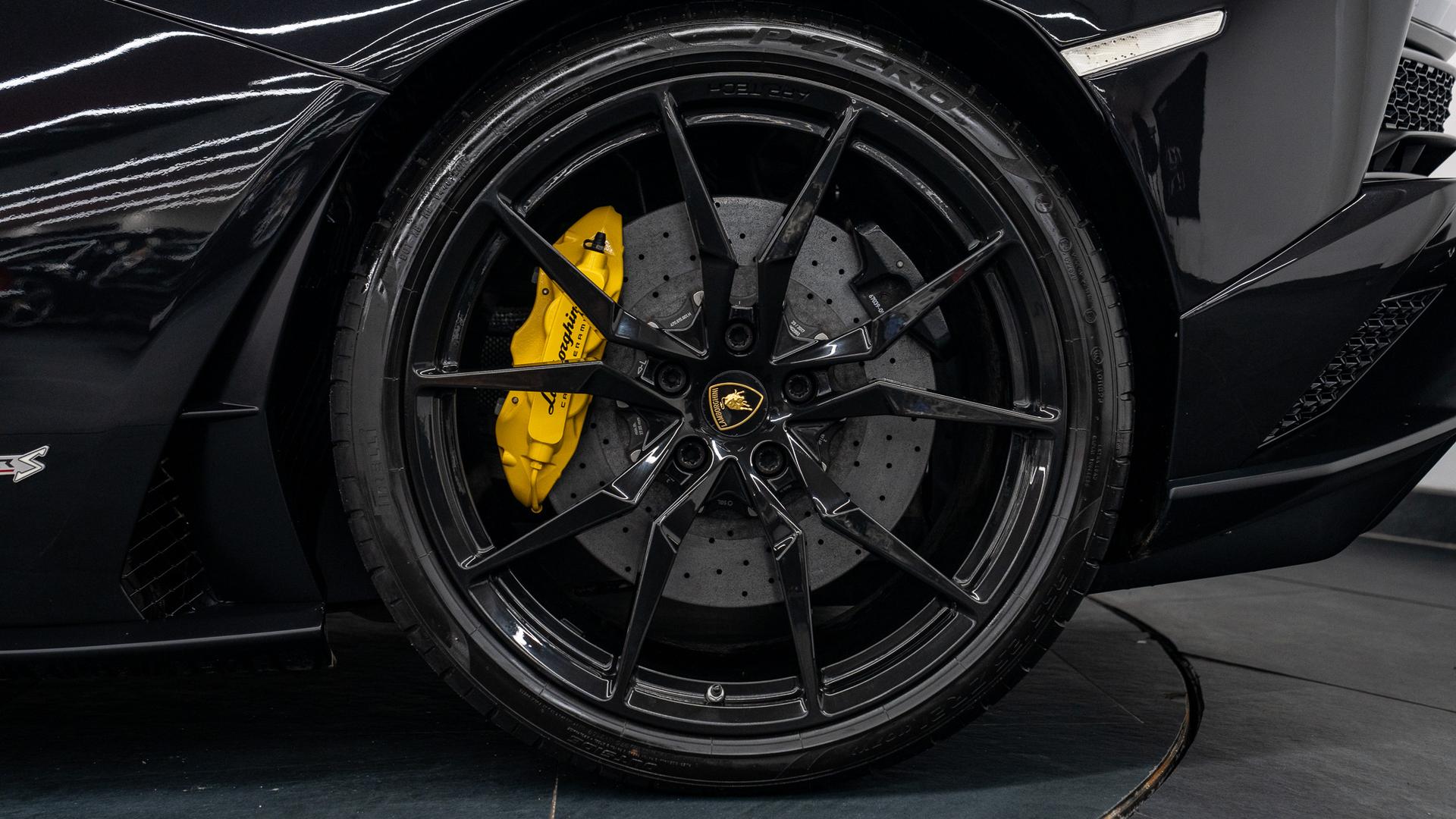 LAMBORGHINI Aventador Photo 8a038401-159f-413d-b6c8-cf980be84232.jpg