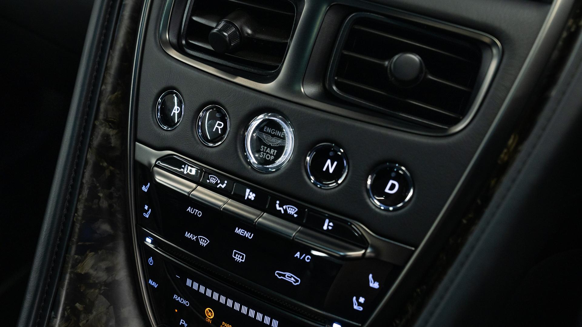 Aston Martin DBS Photo 8a58aebb-cc0e-4c66-a87c-06fe37f39615.jpg
