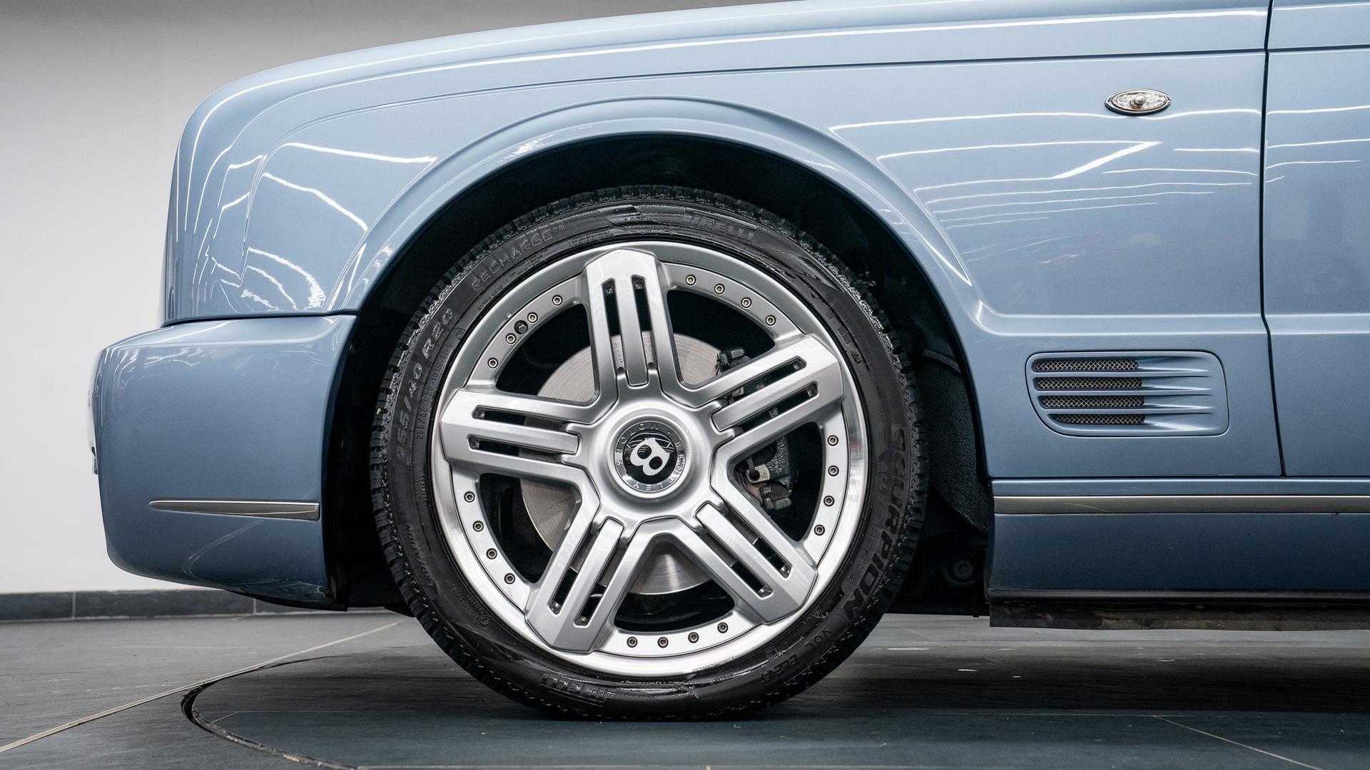 Bentley Azure T Photo 8a5ea804-d5aa-4c4c-afc4-ff78de1d588a.jpg