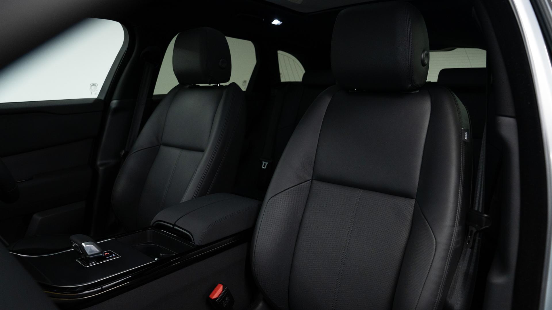 Land Rover Range Rover Velar Photo 8a5eadc2-1304-42a9-a847-3885902fa73f.jpg