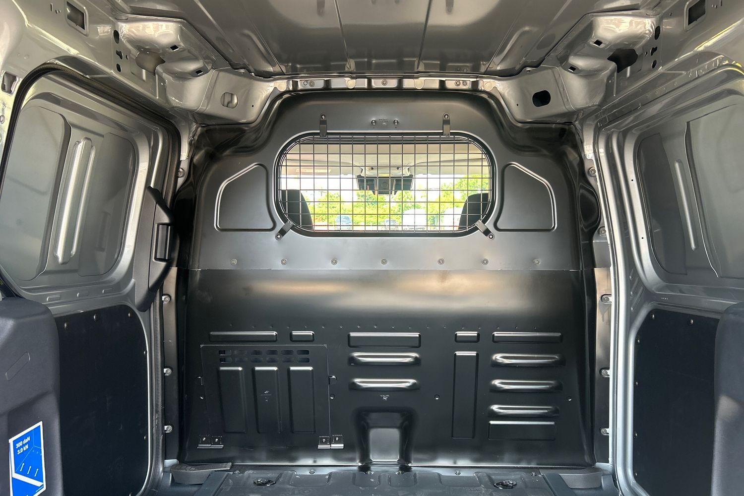 Ford E-TRANSIT COURIER Photo 10