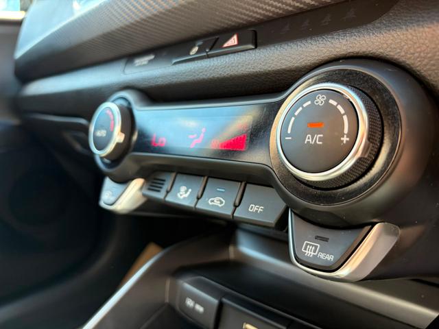 Kia Rio Photo 8a78cbc0-b2df-4f56-9025-5360593dabb2.jpg