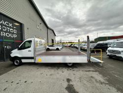 Mercedes-Benz Sprinter Photo 22
