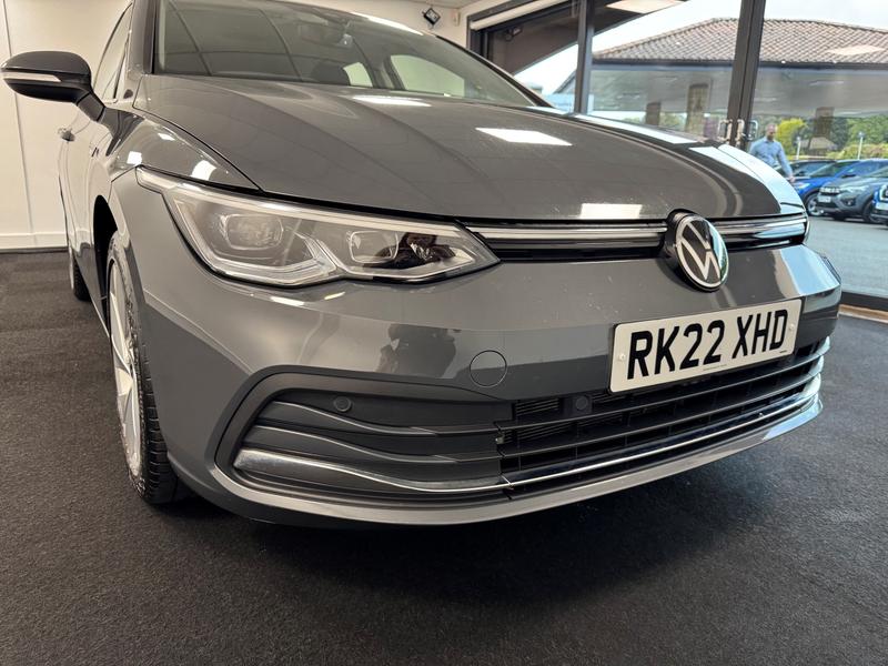 Volkswagen Golf Photo 8a904bed-70d8-45a2-9b47-c864e247de3e.jpg