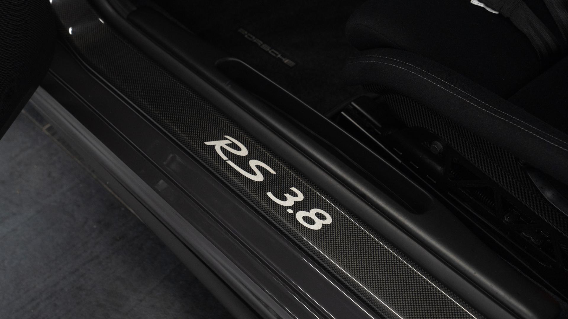 Porsche 911 Photo 8a96b495-25ac-40f6-a549-2c00f49ae096.jpg