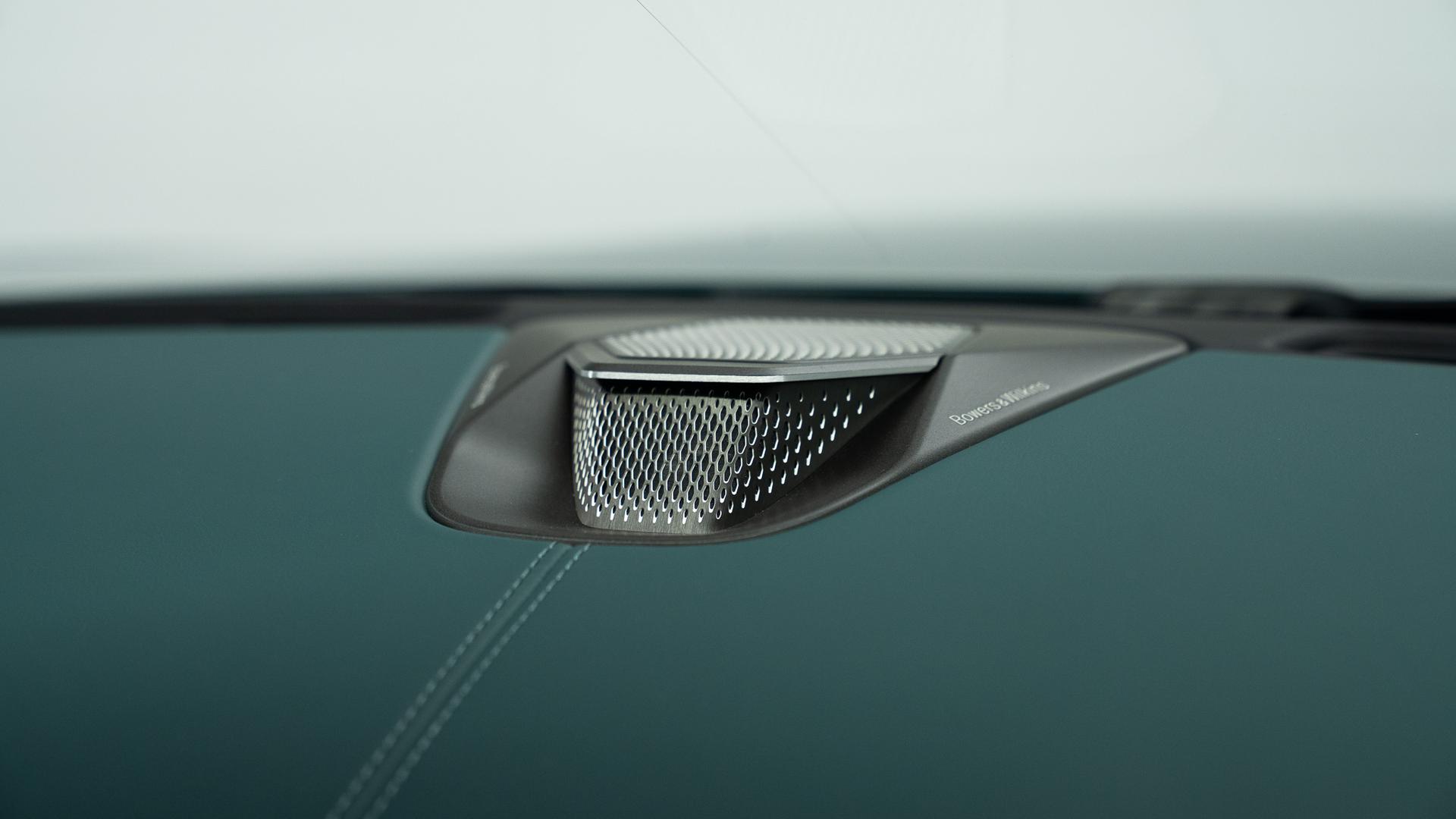 Aston Martin Vanquish Photo 8ab13cee-7ea1-4f63-9908-fb651fffc782.jpg