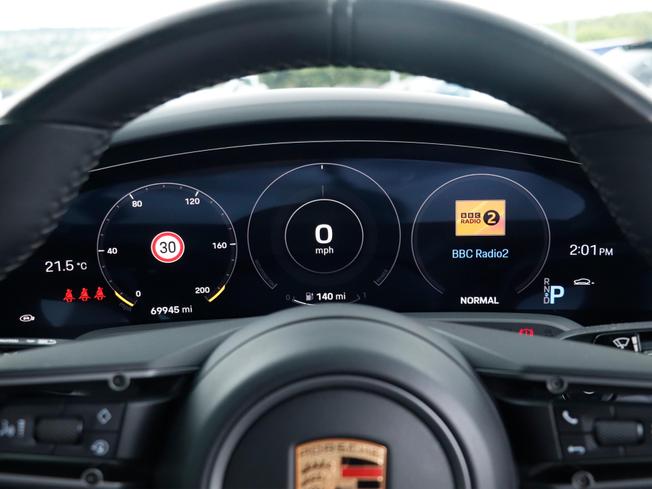 PORSCHE Taycan Photo 46