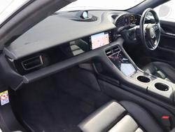 PORSCHE Taycan Photo 3