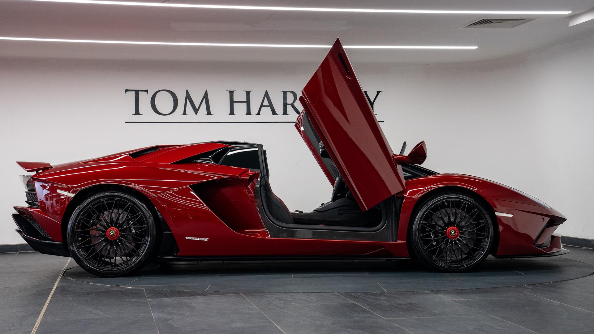 LAMBORGHINI Aventador Photo 8abeb449-410c-40ba-b64a-d8a140426fde.jpg