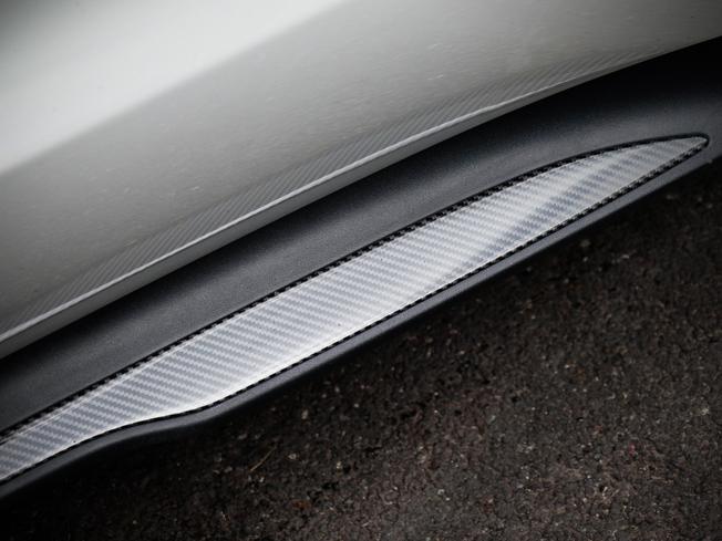 PORSCHE Taycan Photo 16