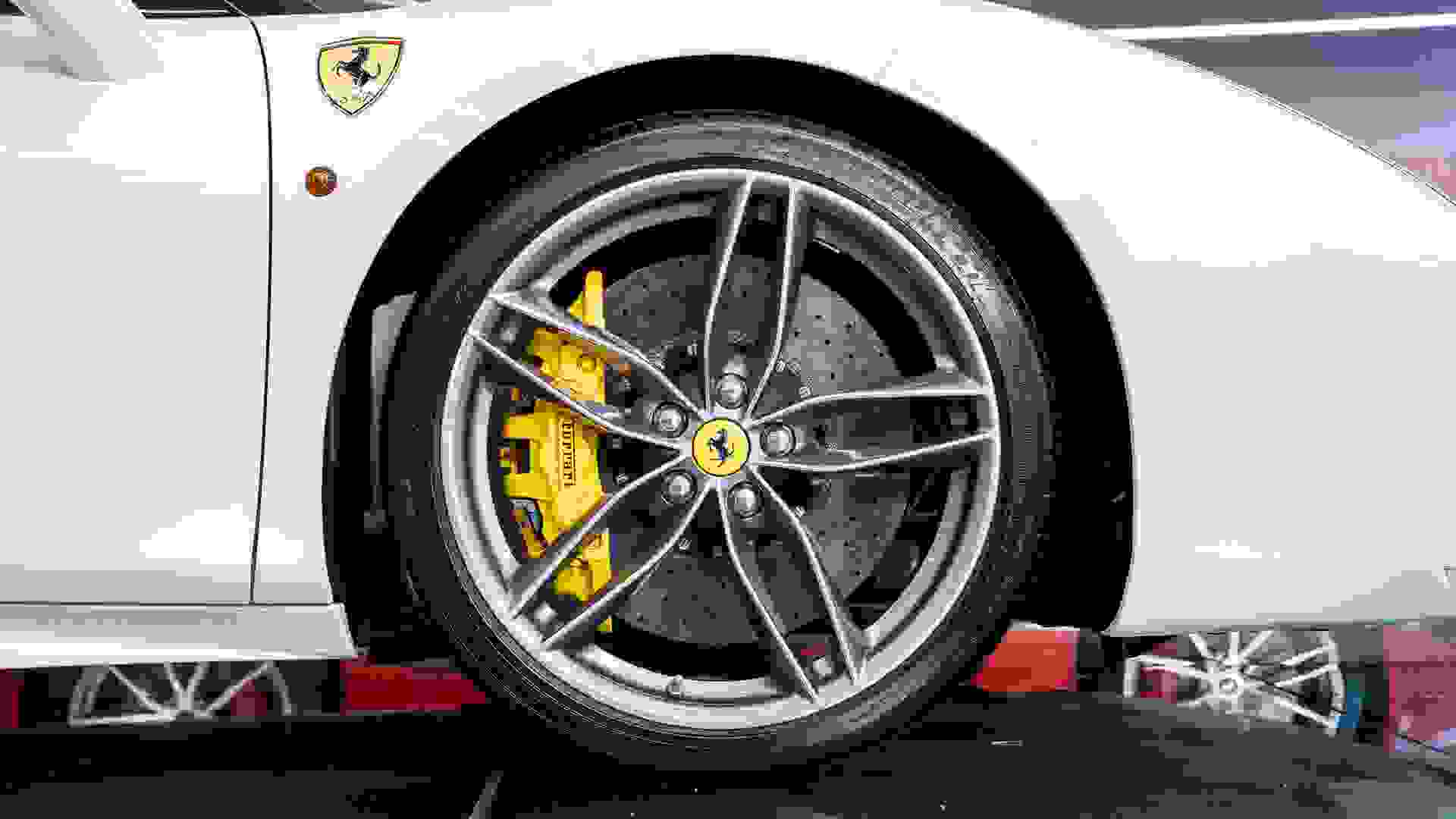 Ferrari 488 Photo 8afa606c-36db-4419-abe8-ee59c5838c98.jpg
