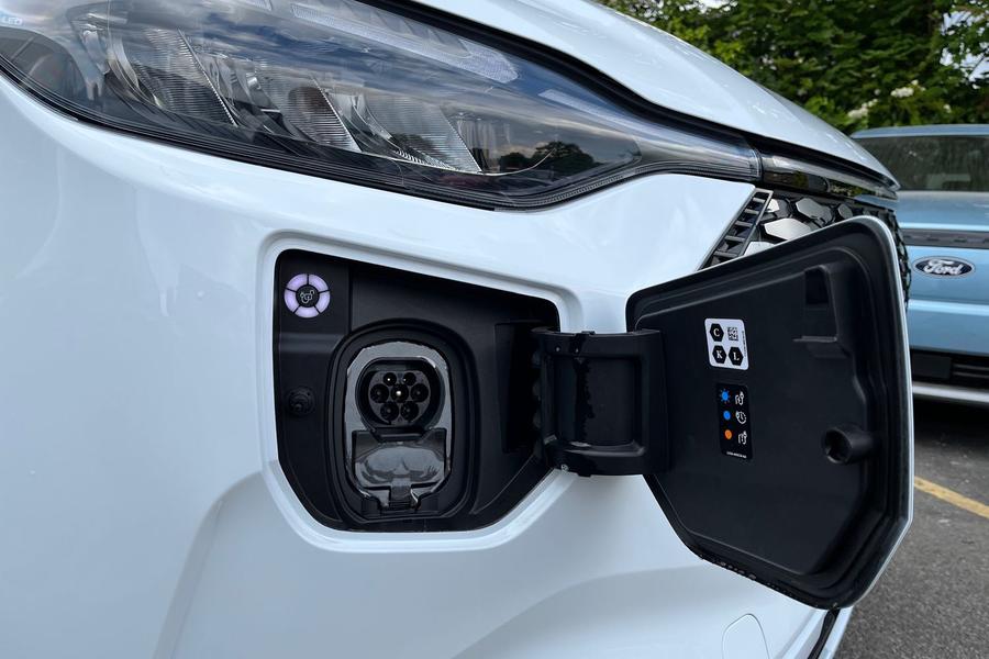 Ford E-TRANSIT CUSTOM Photo 8b005f39-284e-48c8-b078-efab319044ce.jpg