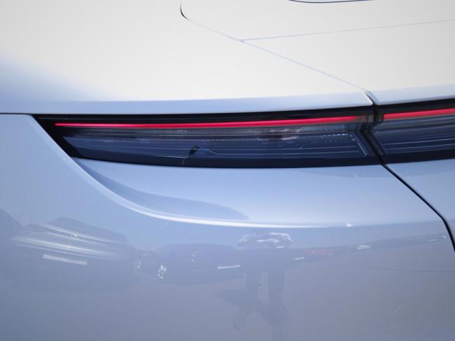 PORSCHE Taycan Photo 8