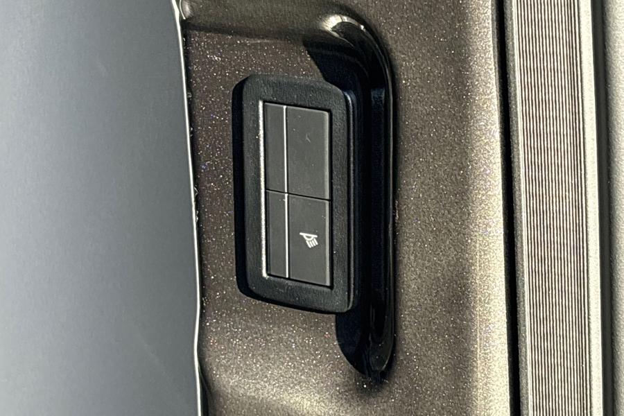 Ford E-TRANSIT CUSTOM Photo 8b14e796-842d-47b9-bed5-c3191edcaa90.jpg