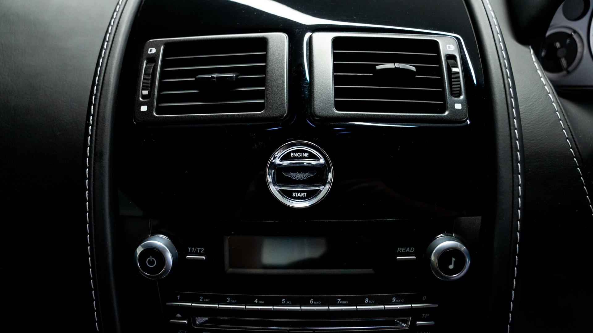 Aston Martin Vantage Photo 8b16edc8-04a1-4c1e-a4e6-b9b720b59cf1.jpg